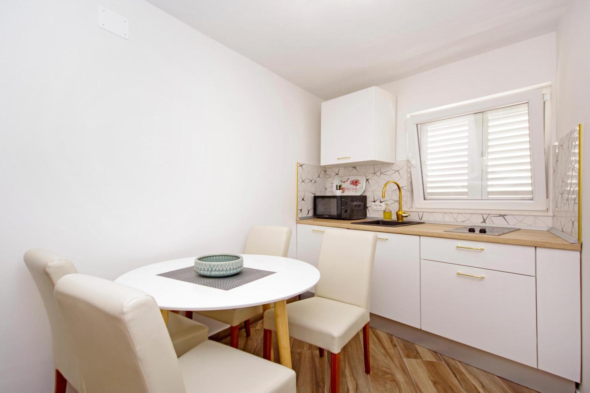 Apartments Roma Baška Voda Eksteriør bilde