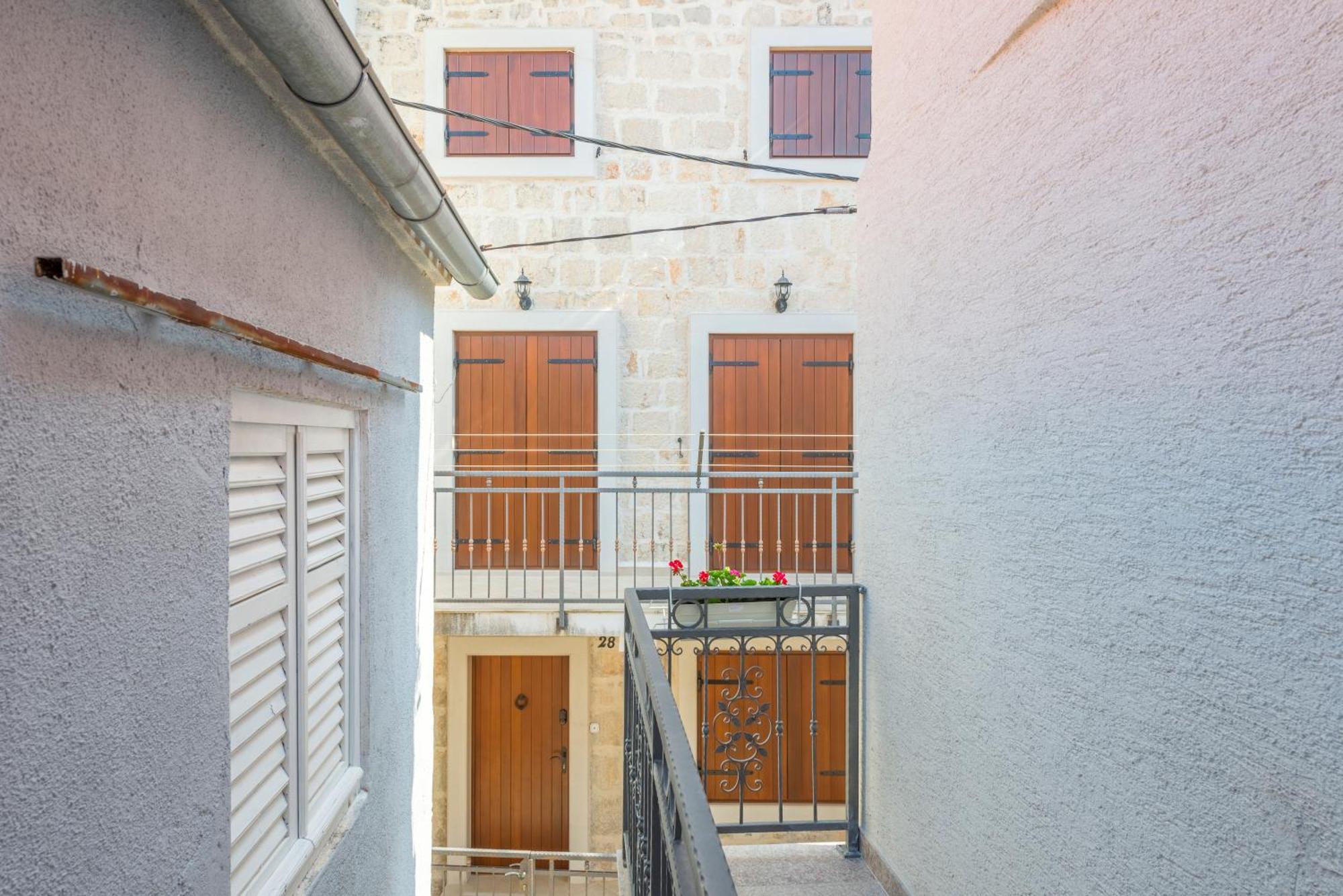 Apartments Roma Baška Voda Eksteriør bilde