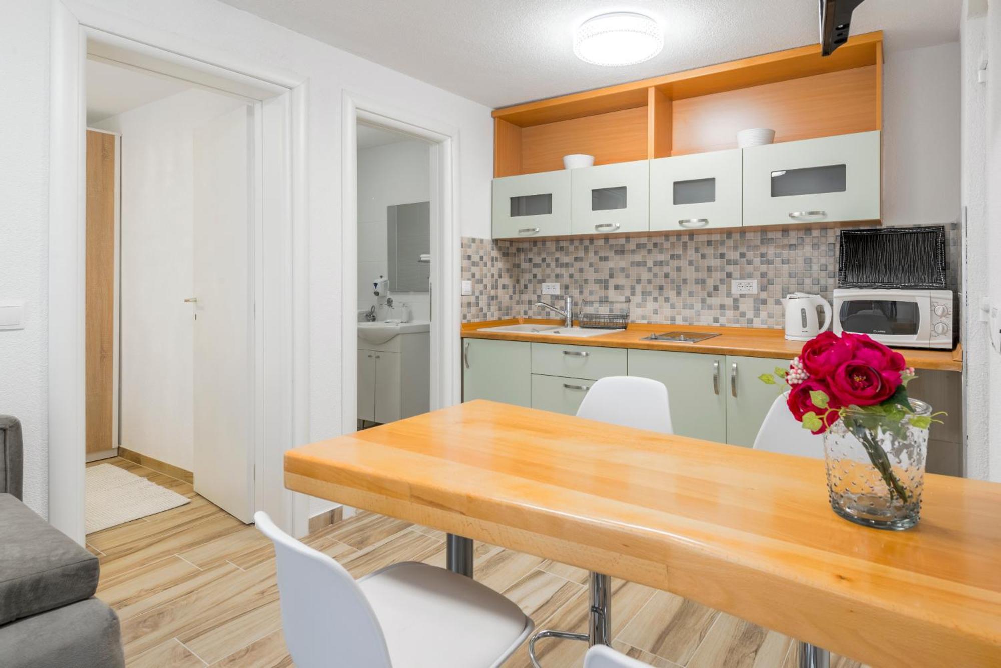 Apartments Roma Baška Voda Eksteriør bilde